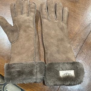 Beautiful warm light brown ugh gloves
